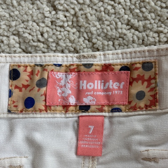 Vintage Hollister Women's Cream Cargo Shorts - Picture 2 of 12